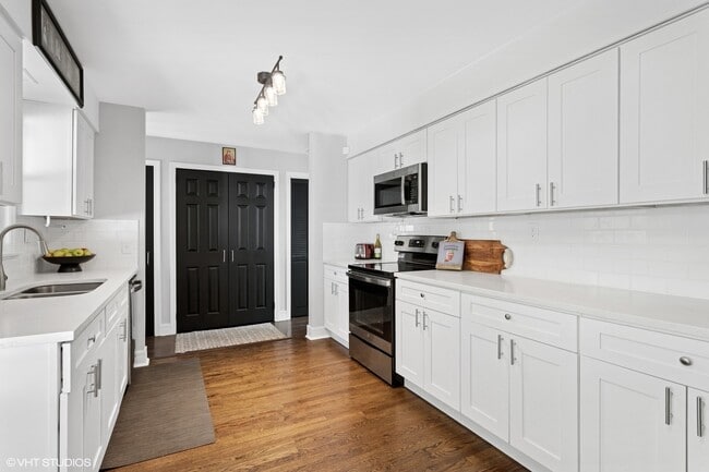 Building Photo - 11051 Elmwood Ct