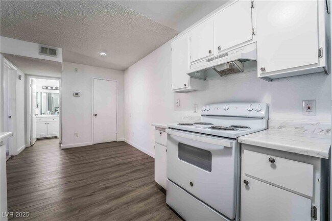 Building Photo - 230 Mission Newport Ln