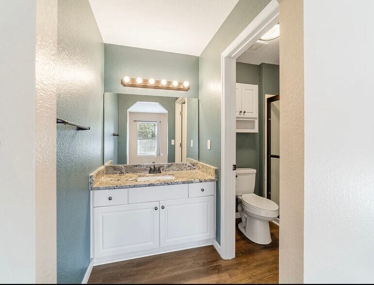 Building Photo - 6930 Bahia Rd