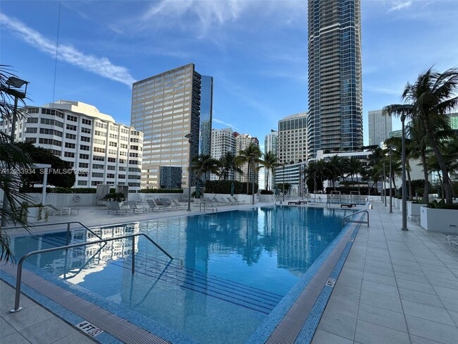 Building Photo - 951 Brickell Ave
