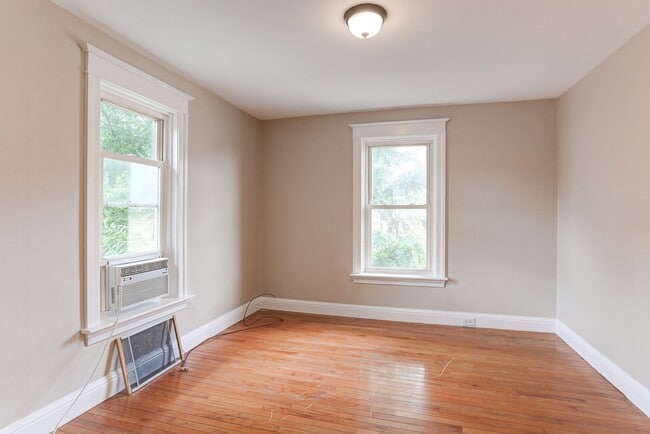 Building Photo - Four bedroom, two bathroom home
