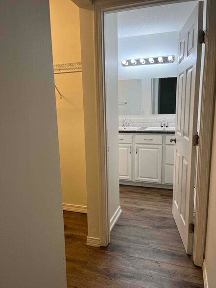 Building Photo - 103 Trenton Ave