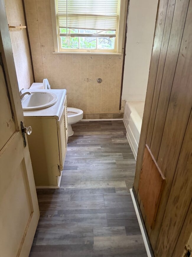 Building Photo - 3420 Darien St