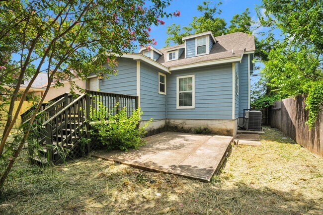 Building Photo - Charming 4-Bedroom Home near Downtown SA!