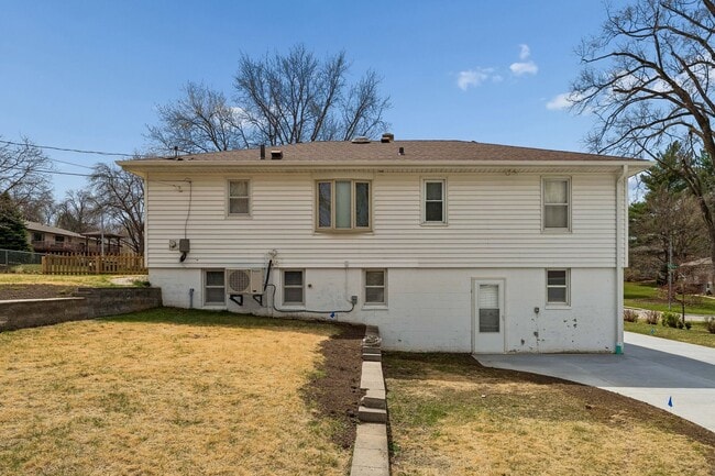 Building Photo - Newly renovated 3-bedroom, 2-bath home