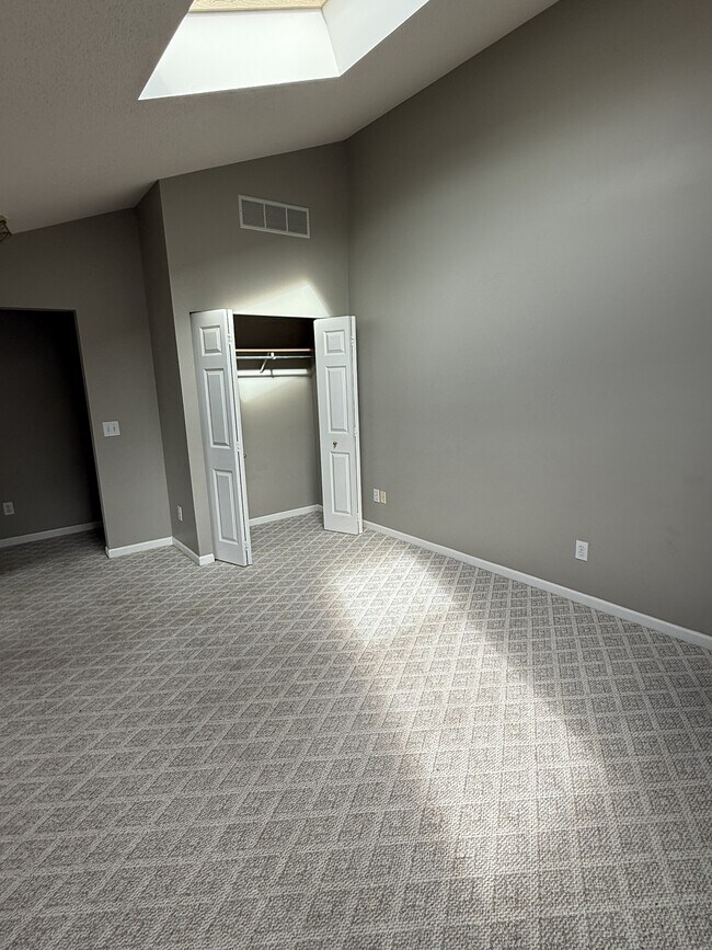 Building Photo - 5602 Thornbriar Ln