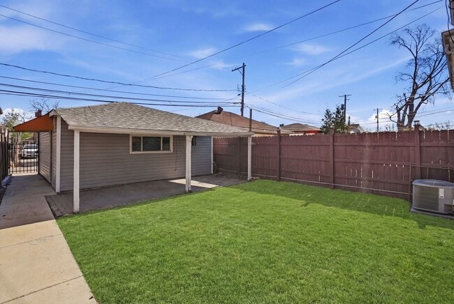 Building Photo - 5919 S Spaulding Ave