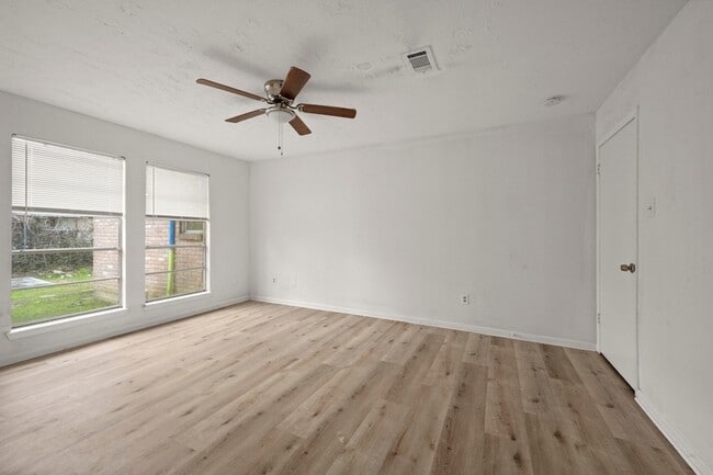 Building Photo - 706 Shenandoah Dr
