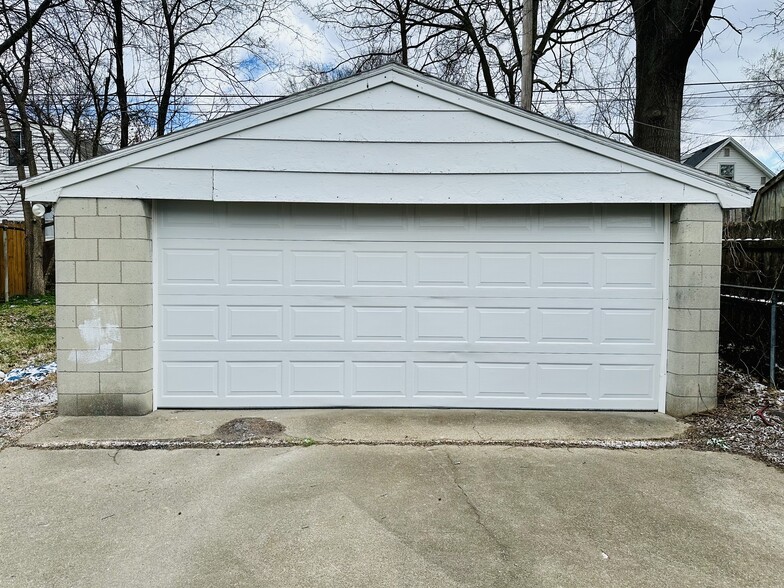 Building Photo - 1147 Lincoln Ave