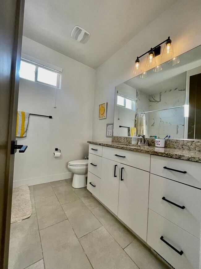 Building Photo - Beautiful Four-Bedroom Luxury Sage Villas Townhome in Ivins