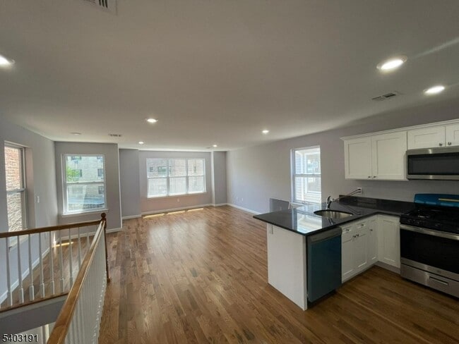 Building Photo - 201 Schuyler Ave