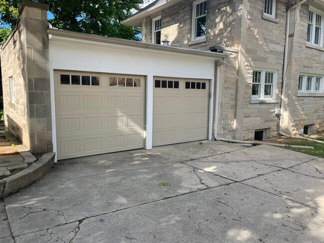 Building Photo - 1662 Wealthy St SE