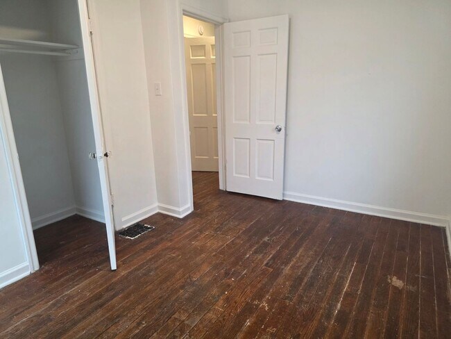 Building Photo - Updated 4-Bedroom, 1-Bathroom Home with Garage & Basement – $1,425/Month | Accepting Section 8