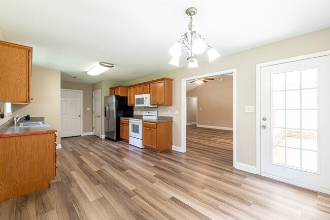 Building Photo - 637 Marston Ln