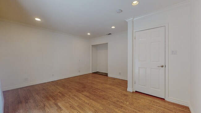 Master bedroom... - 18406 Bessemer St