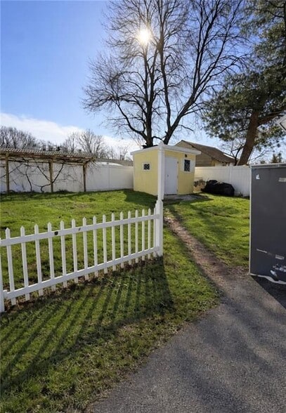 Building Photo - 60 Hendricks St