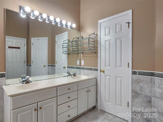 Building Photo - 7533 Lady Bank Dr