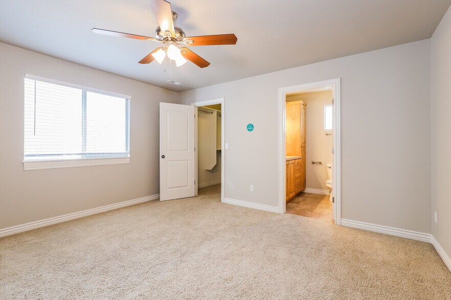 Building Photo - 7054 Dry Sycamore Ln