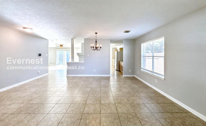 Building Photo - 2527 Pine Shadows Dr