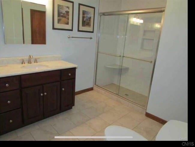 Building Photo - 372 Summerhaven Dr N