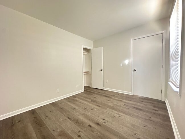 Building Photo - 2 Bedroom Unit Close to Downtown