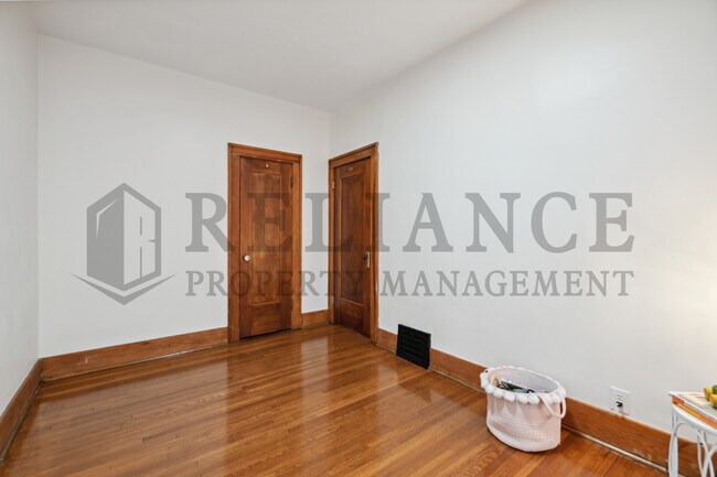 Building Photo - 236 N Holyoke St