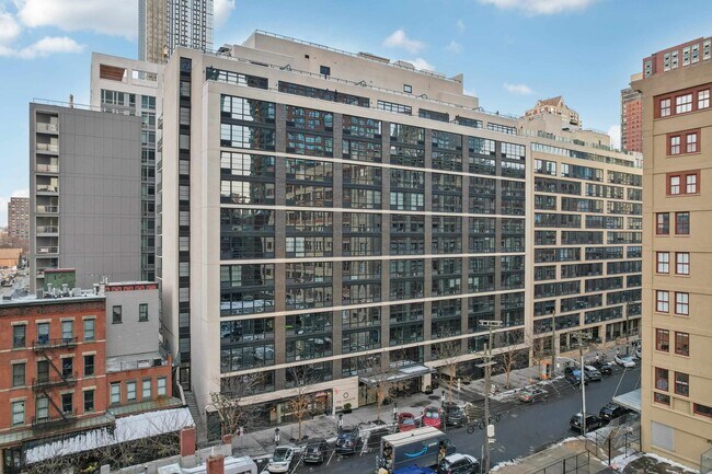 Building Photo - 160 1st St