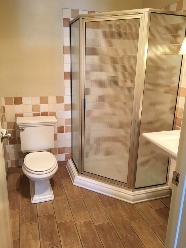 Building Photo - 4 Bedroom 2 Bath Home in College Area near...