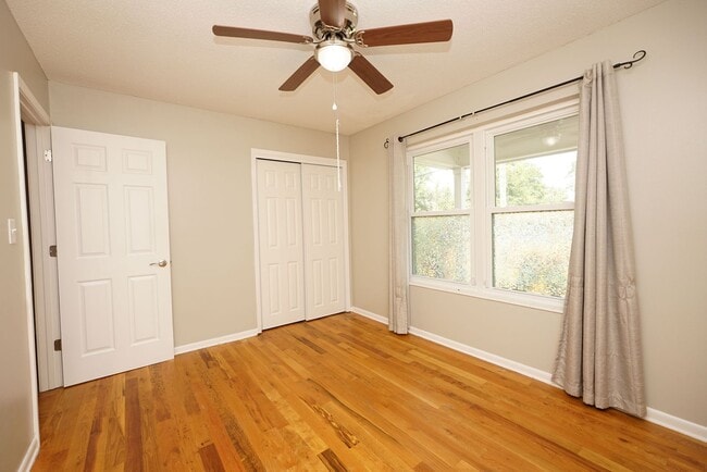 Building Photo - 4 Bedroom Home in Valparaiso- Near Eglin AFB