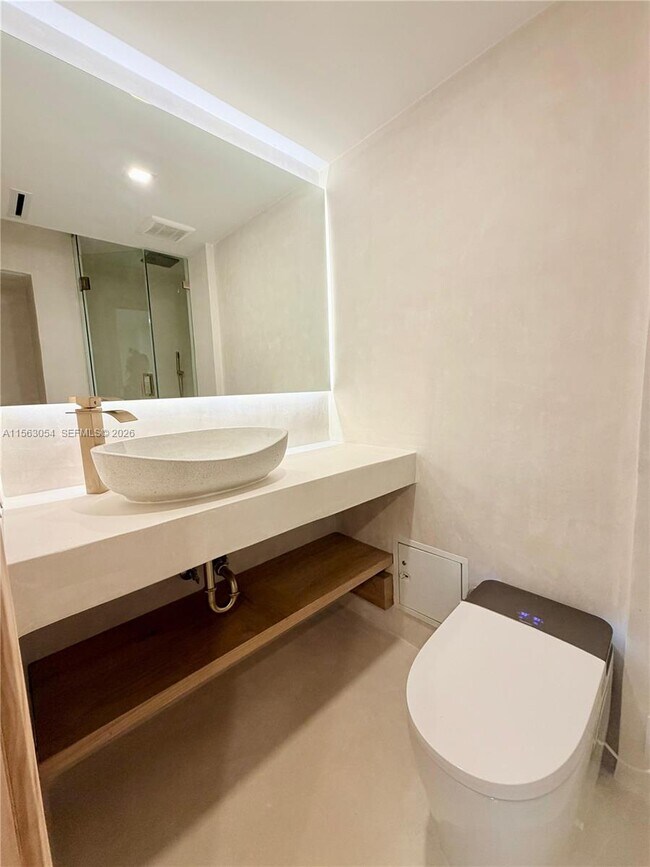 Building Photo - 100 Lincoln Rd