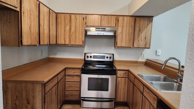 Building Photo - 7097 Greenway Chase St