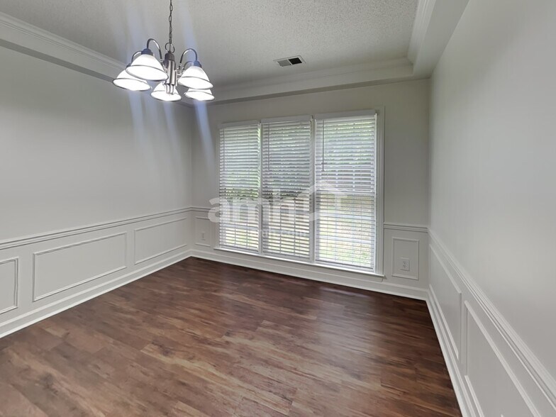 Building Photo - 5802 Swanston Dr