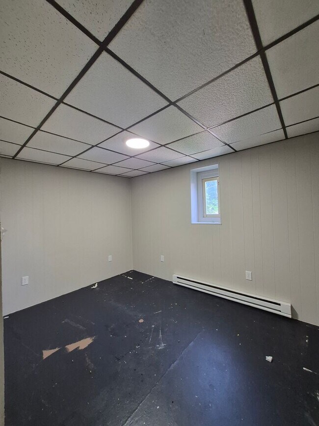 Building Photo - 250 S Poplar St