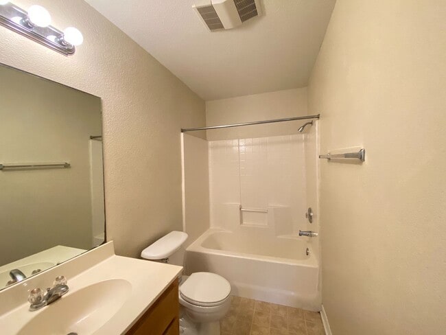 Building Photo - 108 Castellon Ct