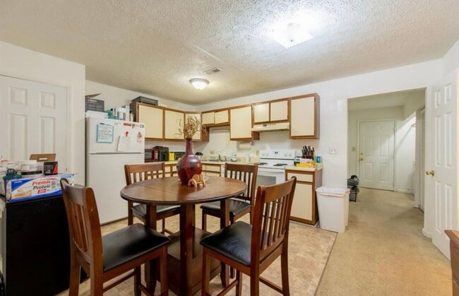 Building Photo - Spacious Townhouse in Blacksburg, VA.