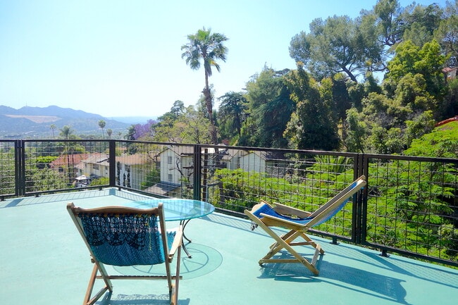 Building Photo - 702 Cavanagh Rd