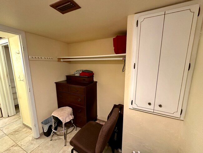 Building Photo - 8304 Bardmoor Blvd