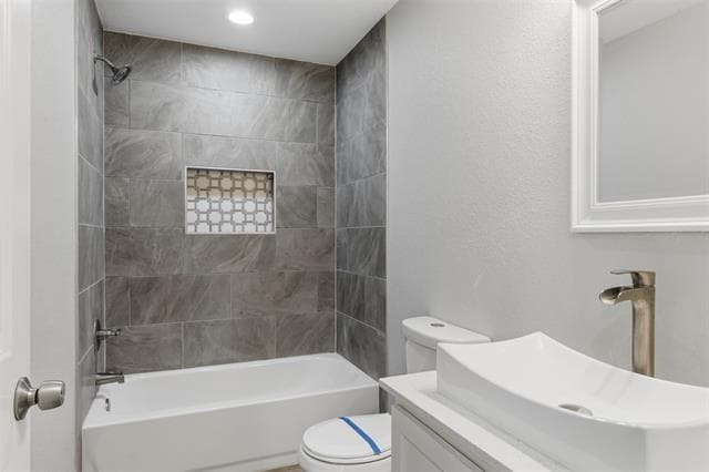 Building Photo - 1004 S Armstrong Ave