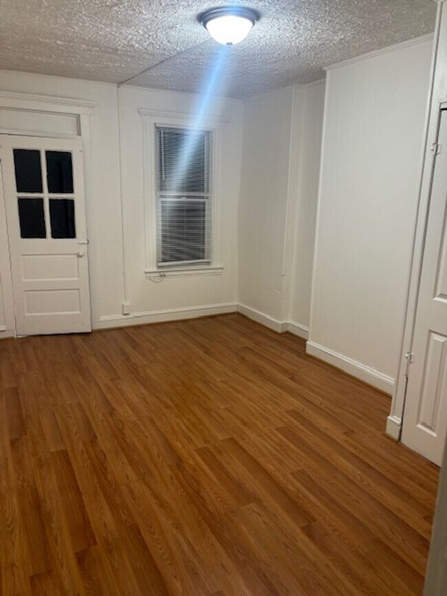 Building Photo - 3 BEDROOM 2 BATHROOM HUGE TOWNHOUSE FOR RENT IN 21216