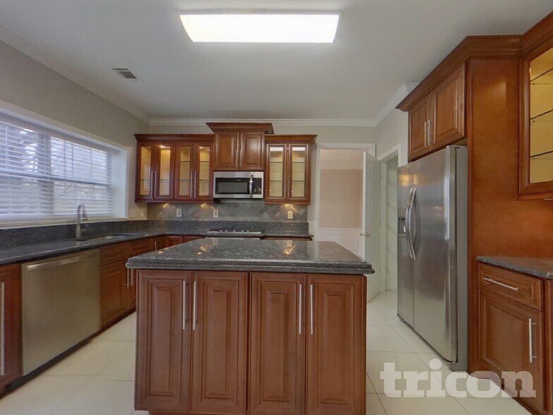 Building Photo - 5910 Haterleigh Dr