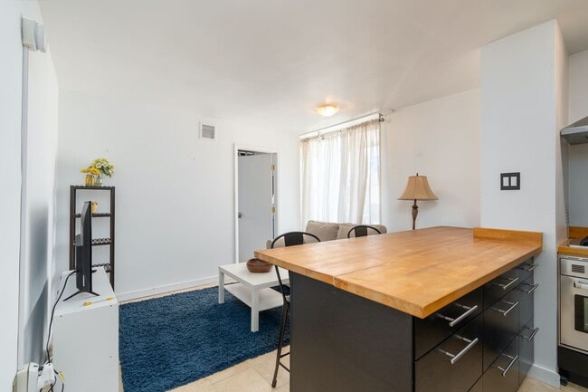 Building Photo - Sunny 2 BR at Claridge House Coop