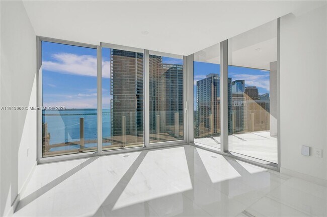 Building Photo - 300 Biscayne Blvd Way