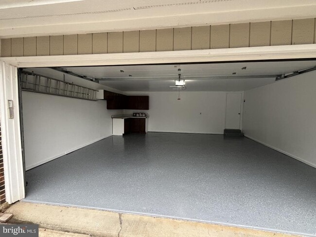 Building Photo - 7220 Vistas Ln