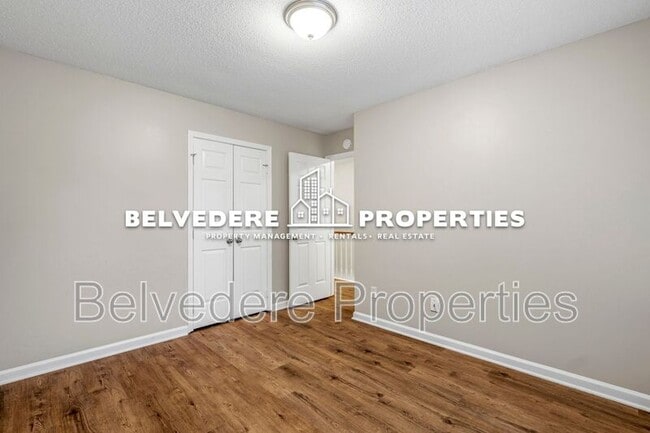 Building Photo - 2320 Meadow Gate Dr
