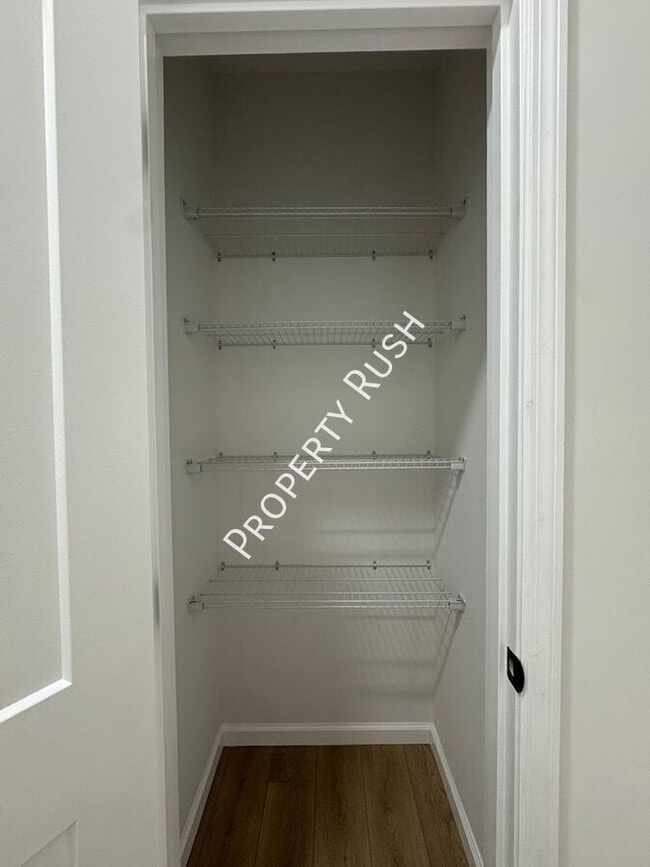 Building Photo - 1852 Wilberforce St