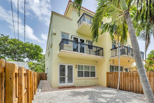 Building Photo - 416 SW 11th St