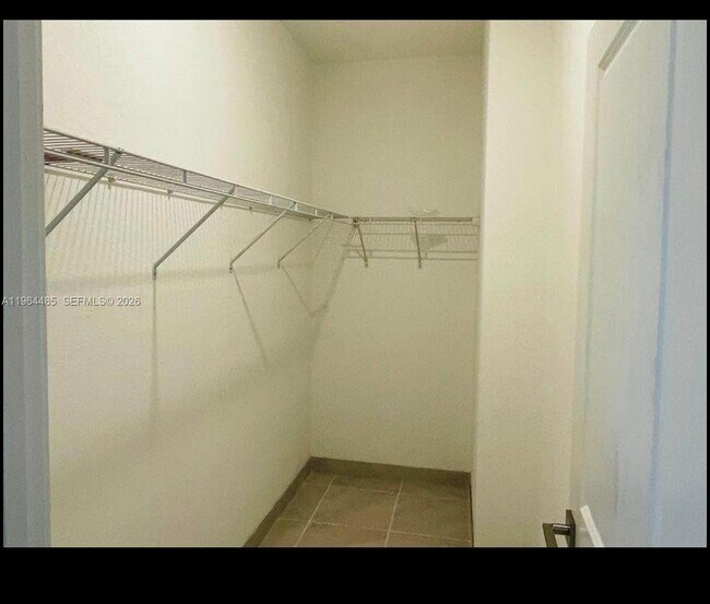 Building Photo - 557 NE 5th Pl