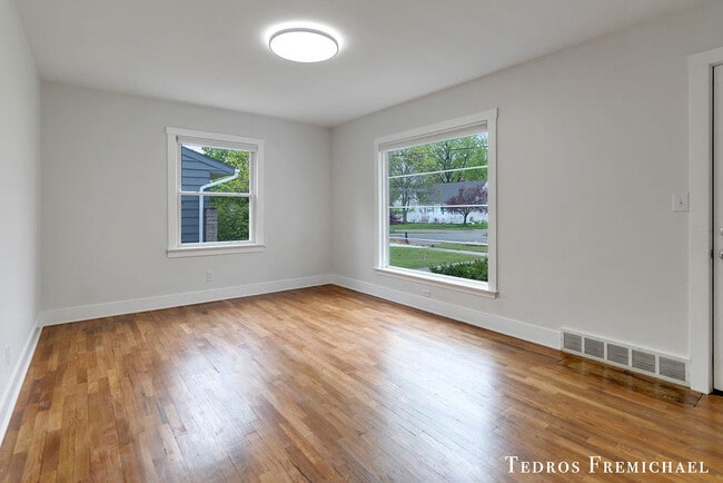 Building Photo - 1302 Griswold St SE