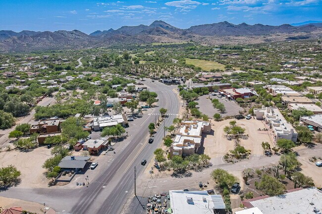 Building Photo - Downtown Cave Creek Patio Homes!