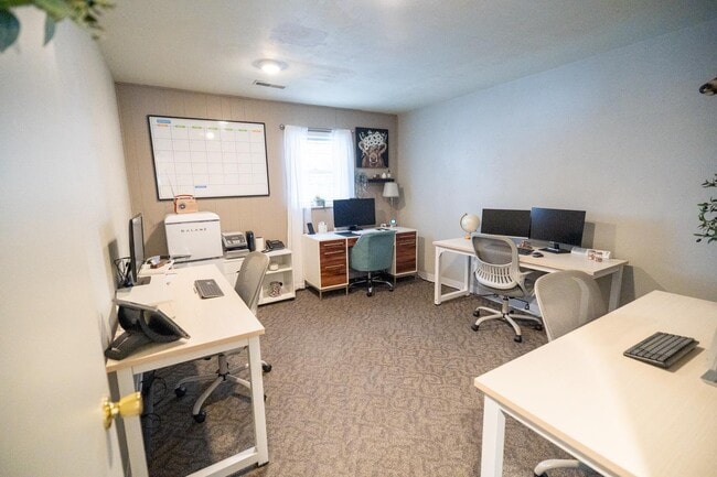 Building Photo - 4256 Fox Hills Ct